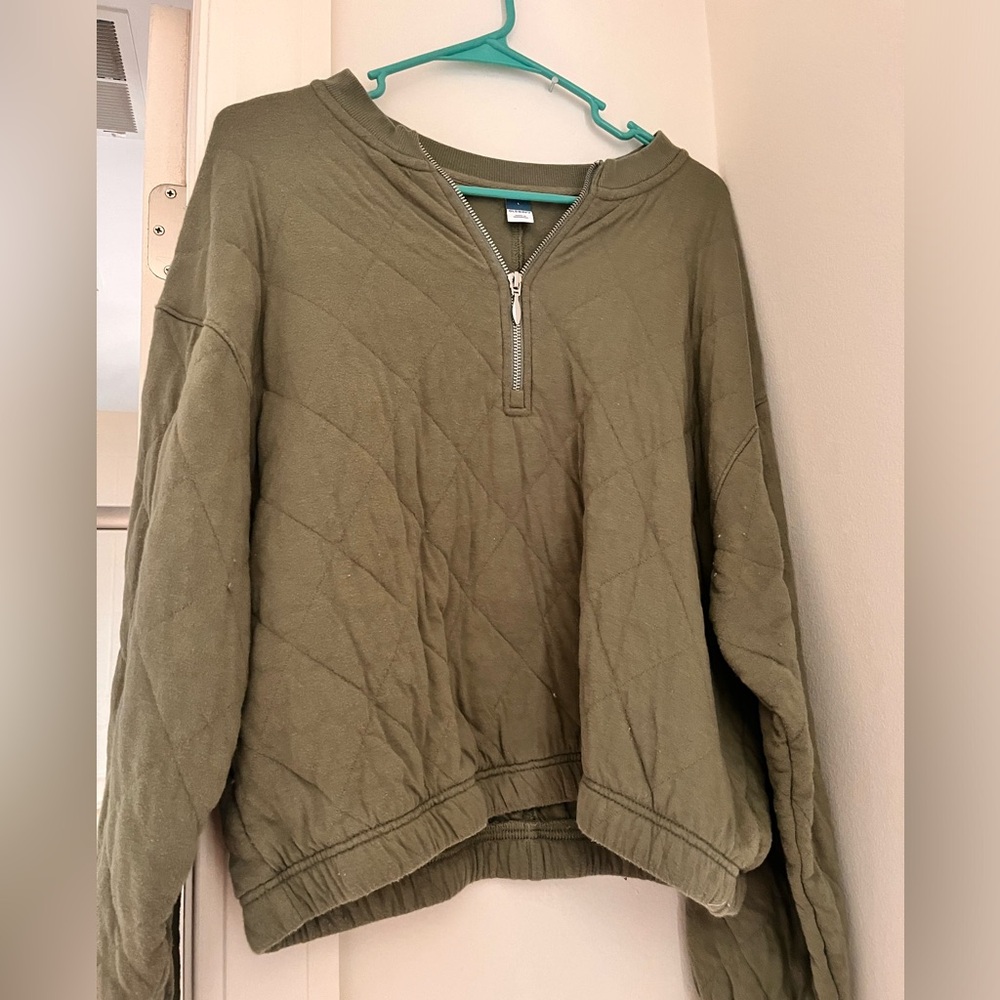 Old navy quilted cropped sweatshirt